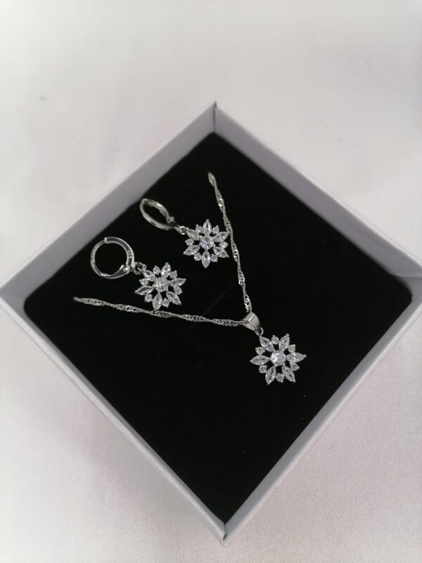 طقم للأطفال