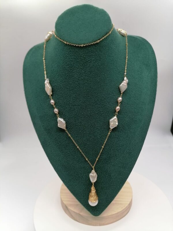 Natural pearl necklace